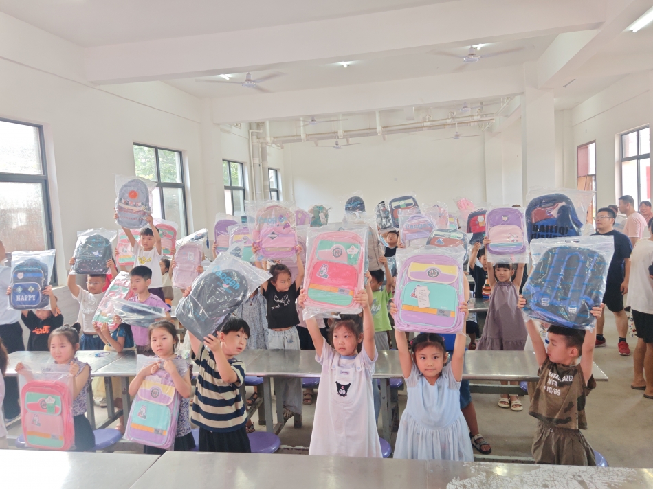 图为捐赠仪式 (2).jpg